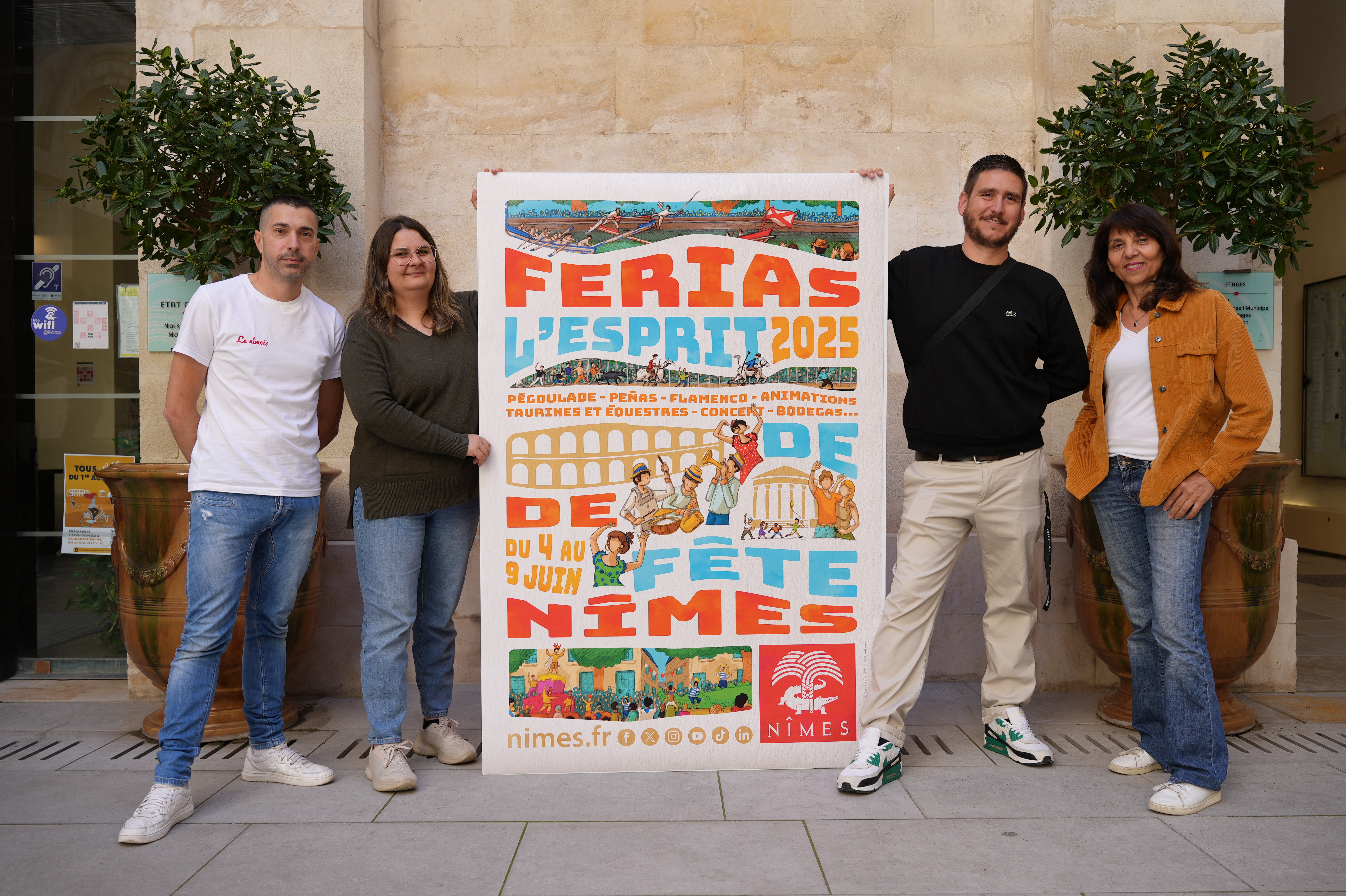 13057 // 1 Pin'S : Nimes Féria 93 Arènes Et Taureau . (N'Emaux) | Rakuten