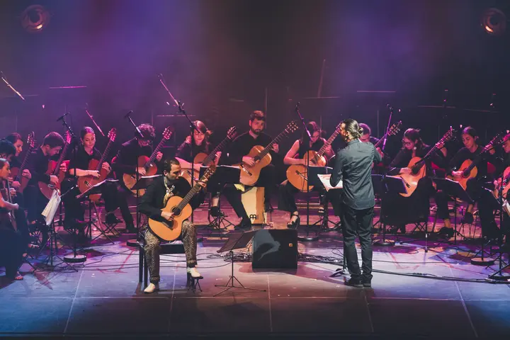 A’Nîmes ta guitare : il va pleuvoir des cordes !